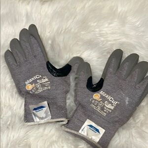 MaxiCut utilities gloves